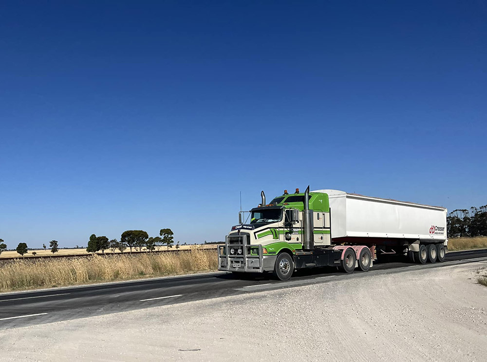 Creaser Haulage and Bobcat have been providing grain cartage services for many years, and have built a reputation for providing reliable, efficient, and cost-effective transport solutions.